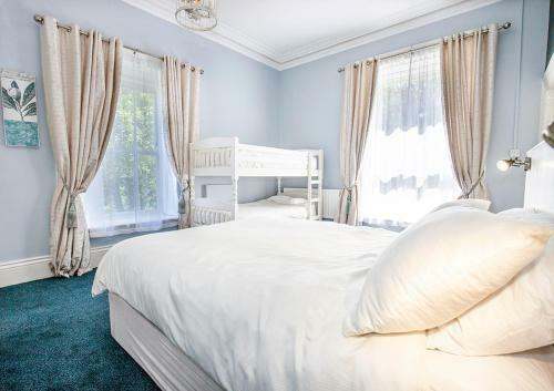 The Valley House Hostel & Bar