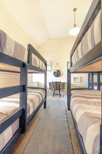 The Valley House Hostel & Bar