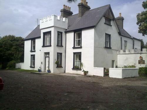 The Valley House Hostel & Bar