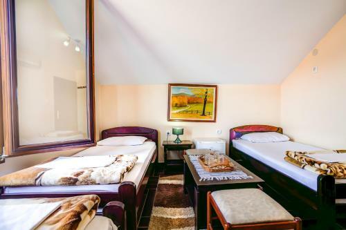Hostal Private Accommodation Kubura