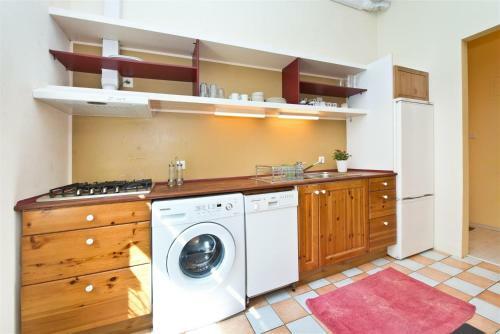 Apartment With Cosy Garden