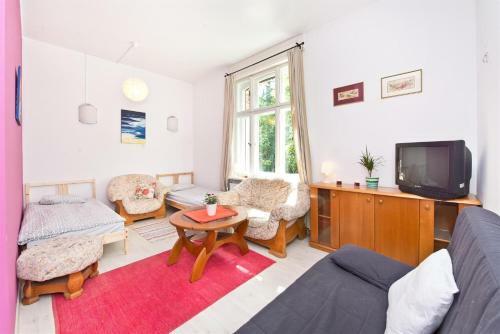 Apartment With Cosy Garden