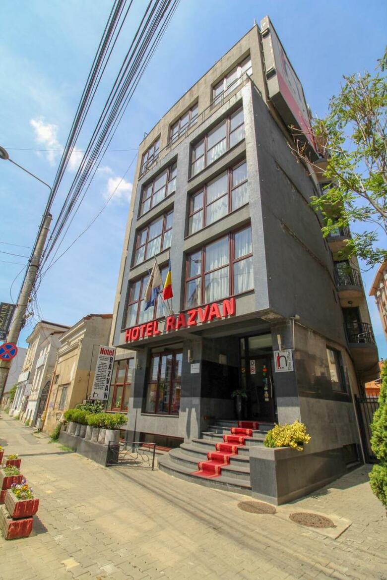 Hotel Razvan