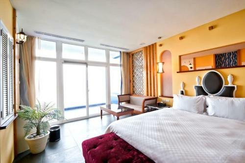 Hotel White House Beach Resort