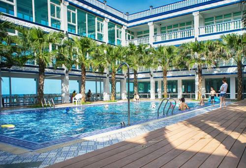 Hotel White House Beach Resort