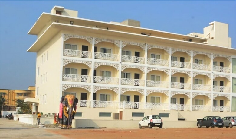 Hotel East West