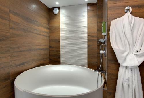 Hotel Hostellerie La Cheneaudi�re & Spa