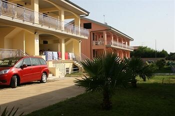 Aparthotel Baia Dei Canonici