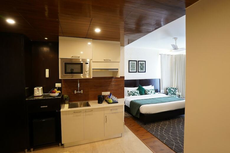 Rockland Hotel, C.r Park