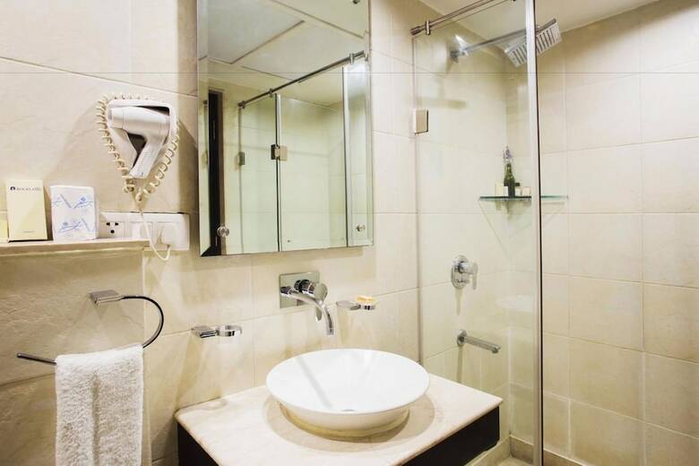 Rockland Hotel, C.r Park