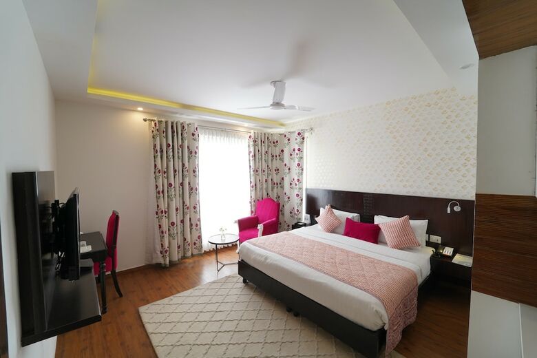 Rockland Hotel, C.r Park