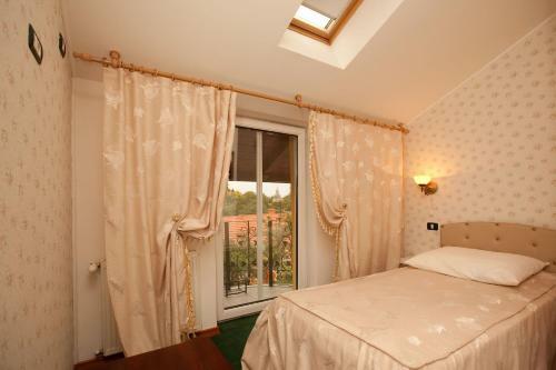 Hostal Pension Dinu Residence