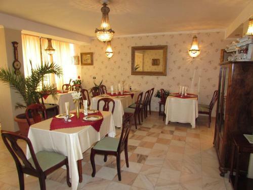Hostal Pension Dinu Residence