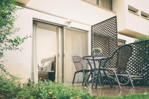C Hotel Neve Ilan