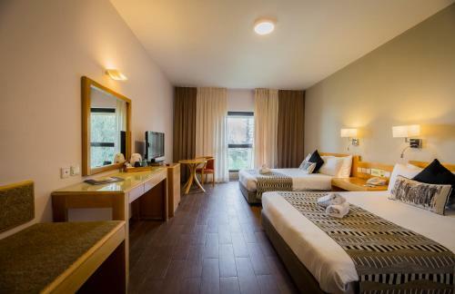 C Hotel Neve Ilan