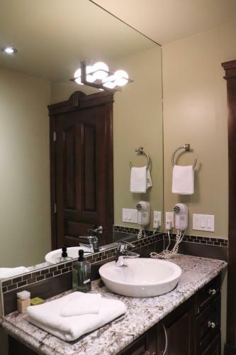 Hostal Westmount River Inn