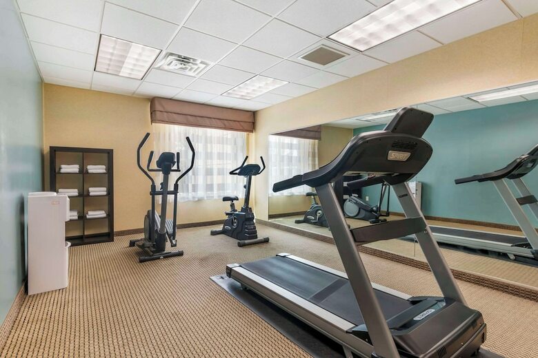 Hotel Sleep Inn & Suites