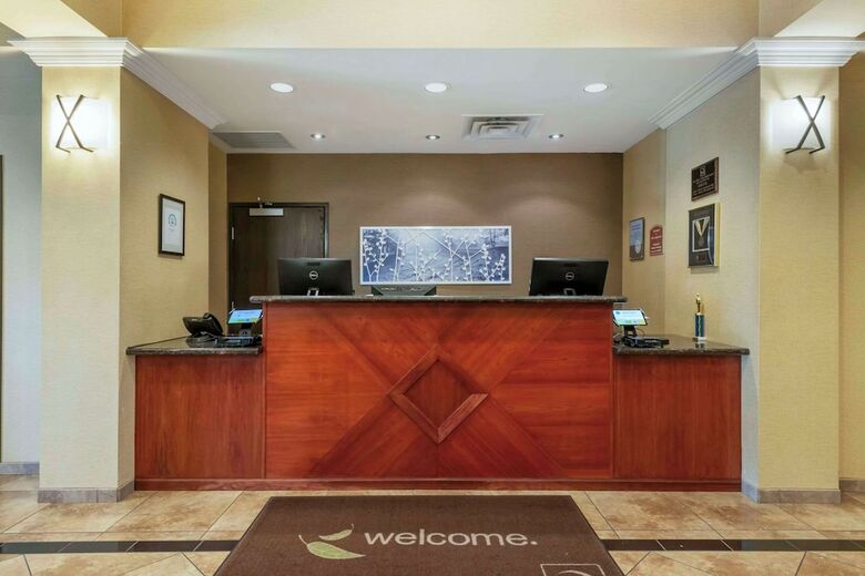 Hotel Sleep Inn & Suites