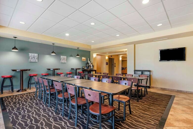 Hotel Sleep Inn & Suites