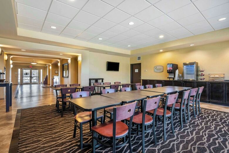 Hotel Sleep Inn & Suites