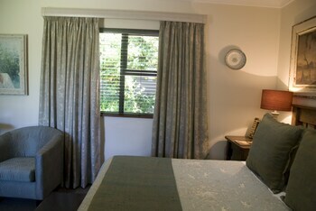 Hostal The Crown Guest House