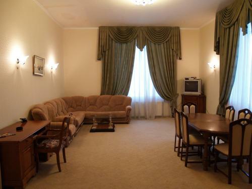 Alexandrovskiy Hotel
