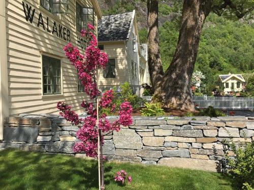 Walaker Hotel