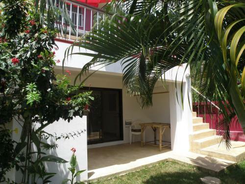 Hostal Samui Pink House