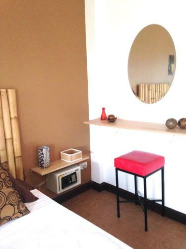 Hostal Samui Pink House