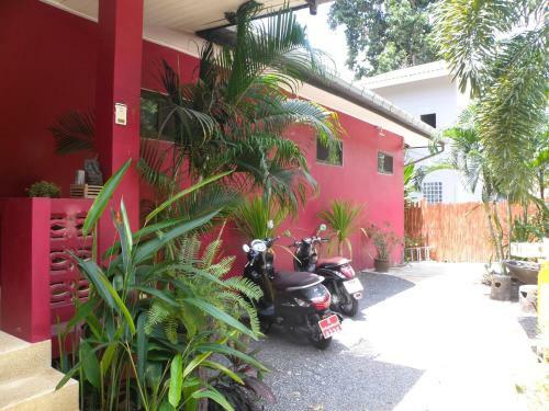 Hostal Samui Pink House