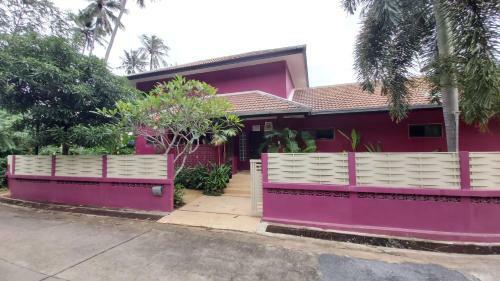 Hostal Samui Pink House