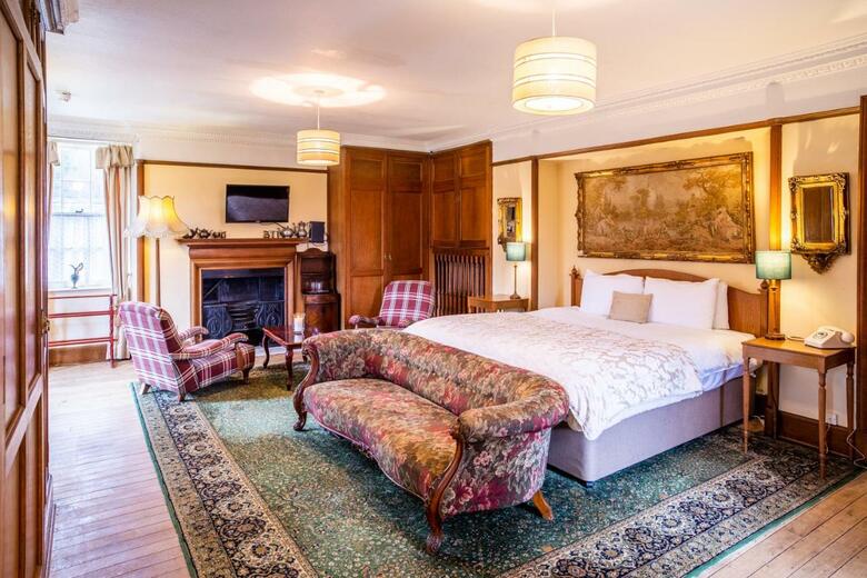 Agroturismo Dalmunzie Castle Hotel