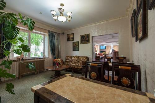 Leoton Hotel