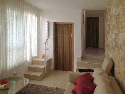 Flower Suite - Mina Teva