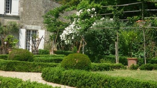 Hostal Guesthouse Logis Du Ranquinet