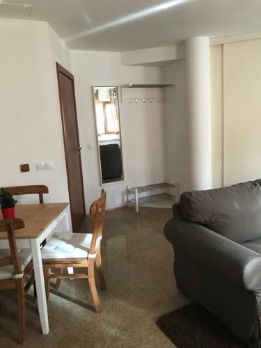 Hostal Dyulgerite Complex