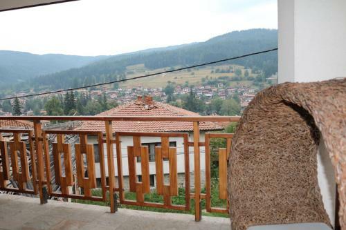 Hostal Dyulgerite Complex