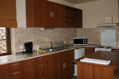 Hostal Dyulgerite Complex