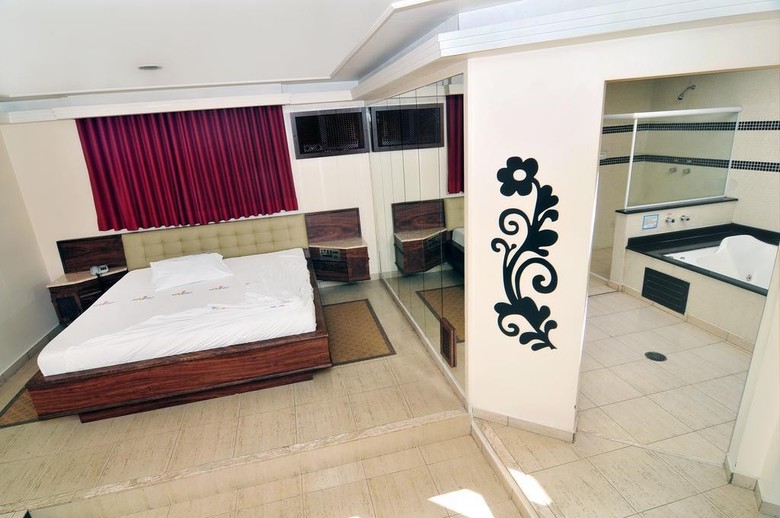 Motel Mambo - Adults Only
