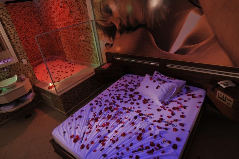 Motel Mambo - Adults Only
