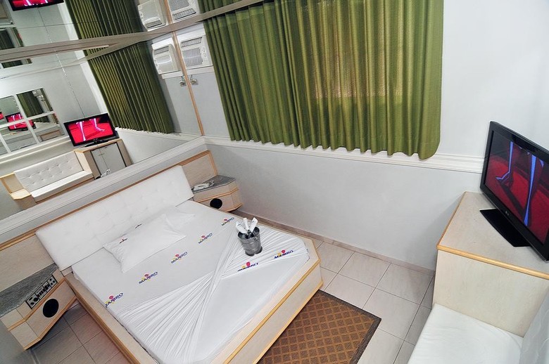 Motel Mambo - Adults Only