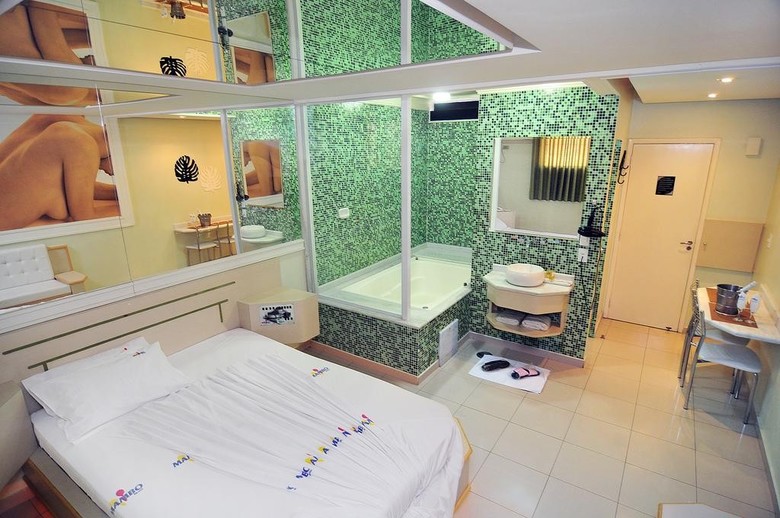 Motel Mambo - Adults Only