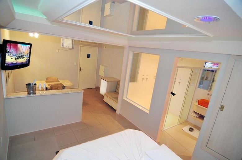 Motel Mambo - Adults Only