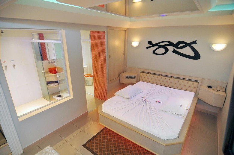 Motel Mambo - Adults Only