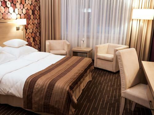 Grape Town Hotel, Spa, Sport, Bowling, Squash, Restaurant