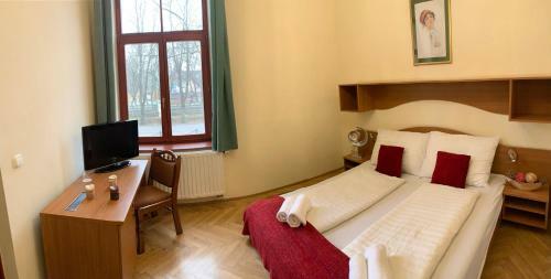Anna-m�ria Villa Hotel