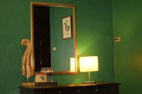 Hostal Thaweesuk Hotel