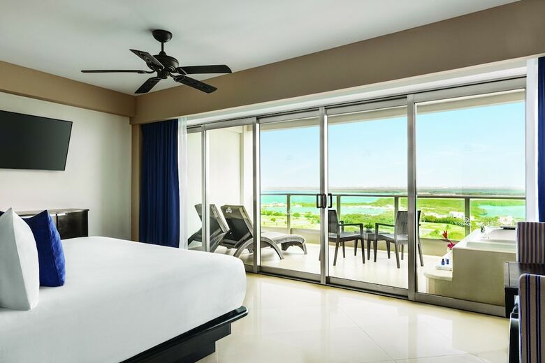 Hotel Seadust Cancun Family Resort