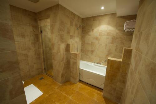 Al Rawasi Hotel Suites