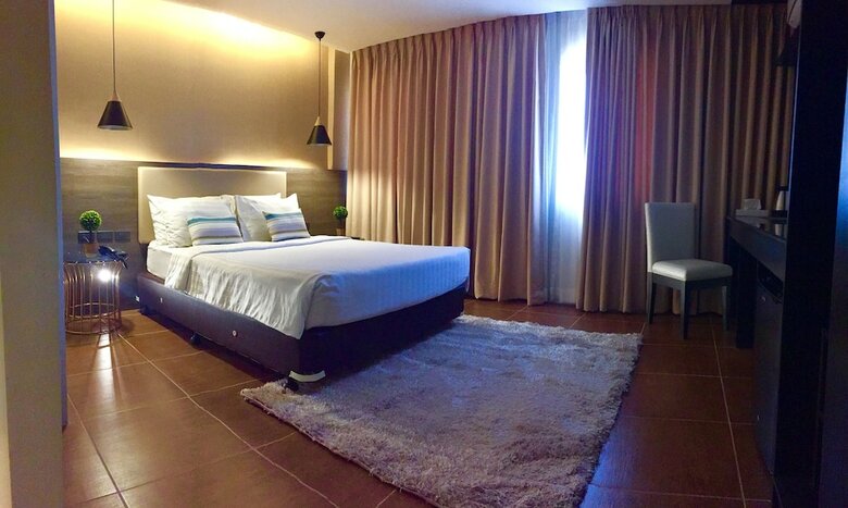 Hotel Home Crest Residences